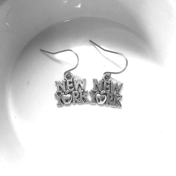 Miniature New York State City Travel New Yorker Big Apple Tourist Gift Earrings - Picture 2 of 2